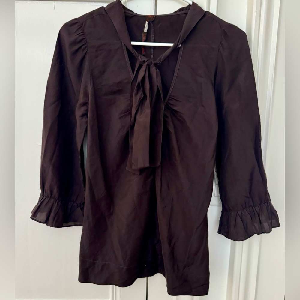 Common Thread Women’s brown silk blend blouse with tie